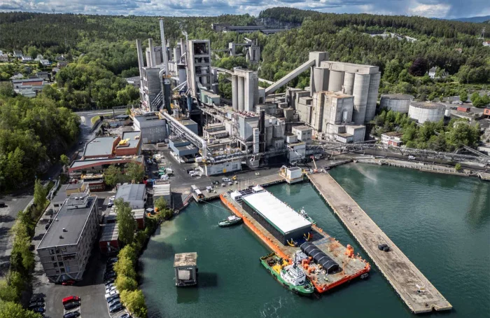 Heidelberg Materials hat mit Brevik CCS in Norwegen die weltweit erste Anlage zur CO₂-Abscheidung und -Speicherung im industriellen Maßstab in der Zementindustrie offiziell eingeweiht